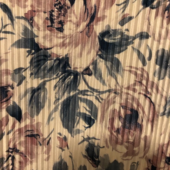 Floral Top 🌸 - Picture 6 of 6